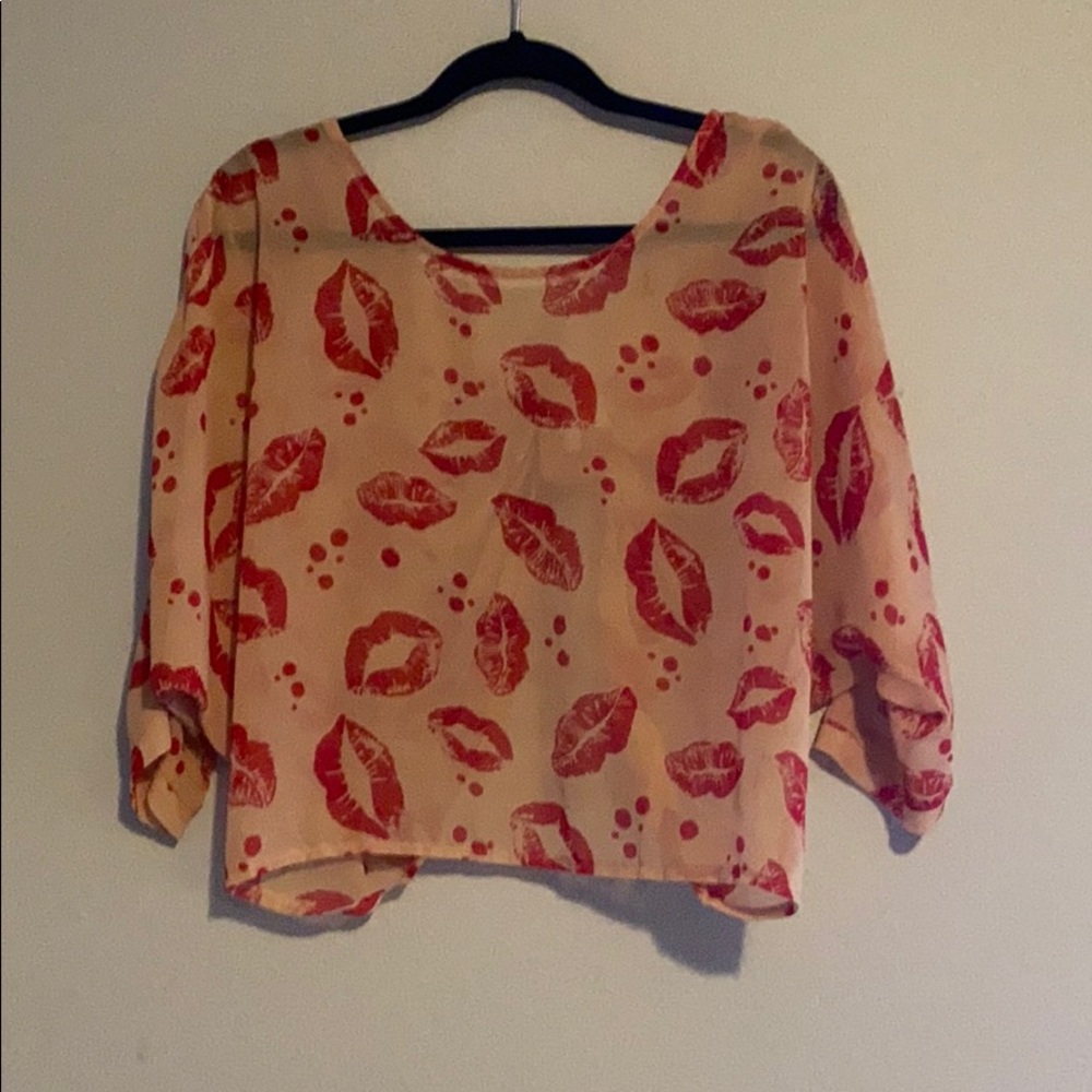 Lips3/4 sleeve sheer top